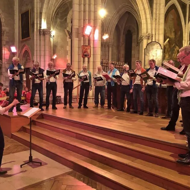photo le chœur d’hommes la cantonade dans l’église notre-dame de sablé-sur-sarthe.  ©  ouest-france