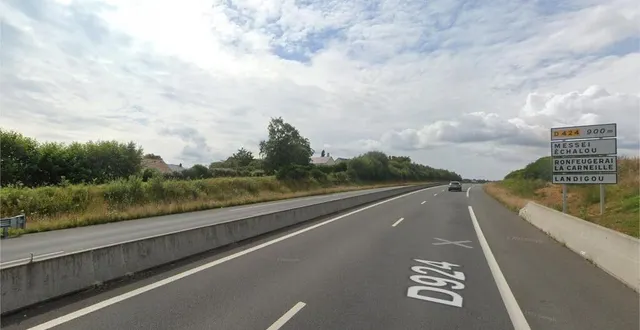 photo  la rd924 déjà en service entre flers et argentan, à hauteur de landigou (orne).  &copy;  google street view 
