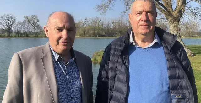 photo  fillé-sur-sarthe, samedi 26 mars 2022. jean-marc vaulée (à gauche) succède à alain dieu.  &copy;  photo le maine libre 