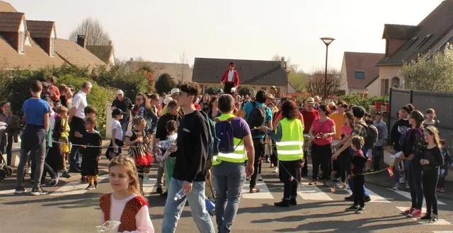 photo  les bénévoles de la ruche centre social de laigné-saint-gervais-en-belin ont encadré le défilé composé de plus de 500 carnavaliers.  &copy;  ouest-france 