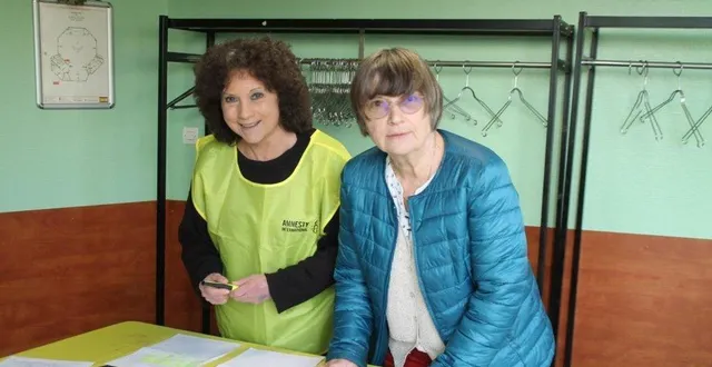 photo  danièle et claudine au pointage des inscriptions.  &copy;  le maine libre 