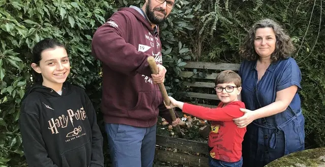 photo  la famille herbulot, de coulonces, s’était mise au compost avant de participer à défi toit.  &copy;  ouest-france 