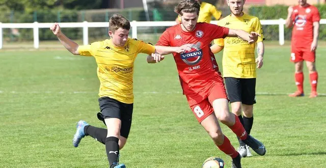 photo  la formation de cormes (en jaune) a fort bien résisté à ruaudin, leader incontesté de la poule b de district.  &copy;  le maine libre 