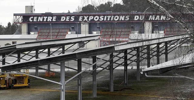 photo  après l’installation d’ombrières photovoltaïques (au premier plan), le mans métropole envisage de végétaliser le site du centre des expositions, de transformer la façade et de construire une nouvelle halle de 4 000 m2.  &copy;  marc ollivier/ouest-france 