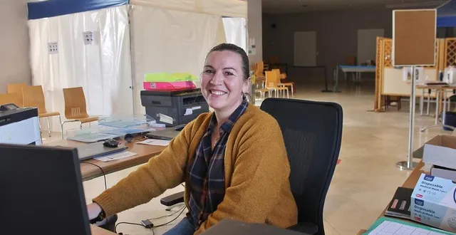 photo  alexandra roche posant sans masque le temps de la photo, samedi 26 mars 2022, au centre de vaccination de sablé-sur-sarthe.  &copy;  ouest-france 