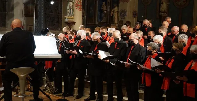 photo  la chorale chantelyre s’est produite dans l’église du village, samedi soir, accompagnée du groupe de musiques traditionnelles dulciner’n tin.  &copy;  ouest-france 