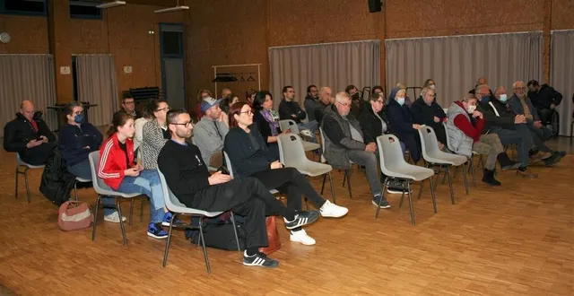 photo  une assistance très à l’écoute et touchée par le récit d’elena.  &copy;  le maine libre 