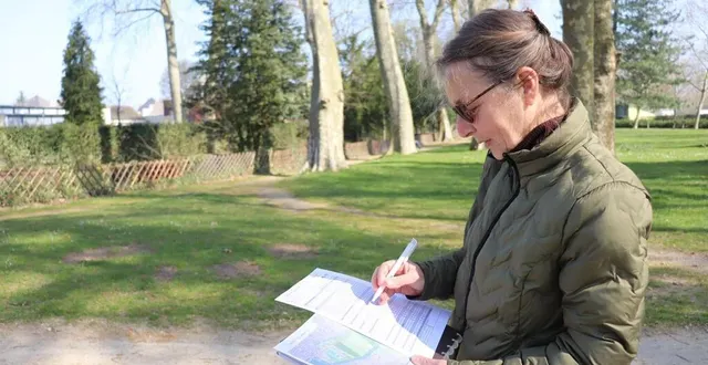 photo  comme environ trente bénévoles, dont beaucoup font partie d’associations, marie montrieux va recenser les chemins ruraux de la flèche.  &copy;  ouest-france 