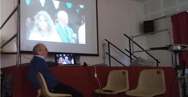 photo  jean-jacques carré a eu du succès avec la présentation de ses films et photos, issus de ses archives familiales, sur les fêtes et manifestations à challain- la-potherie.  &copy;  ouest-france 