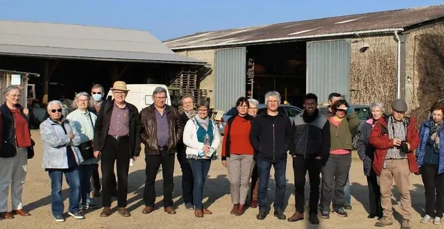 photo  dimanche les participants au rallye devaient rendre compte des entretiens entre grégorius afioma venu d’indonésie et les producteurs du belinois tel qu’un brasseur de bière, un fermier traditionnel, un potier et exploitant de produits bio.  &copy;  ouest-france 