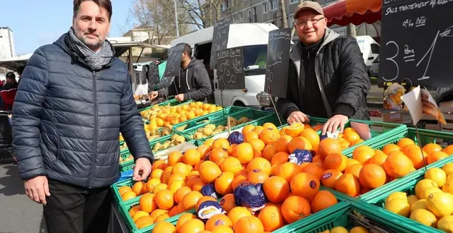 photo  stéphane pabritz, adjoint en charge des commerces et de la propreté, apprécie, comme tous les angevins, ce marché situé en plein cœur de ville.  &copy;  archives ouest-france 