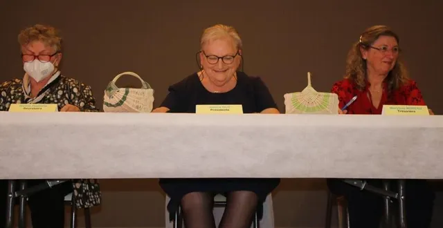photo  au centre, la présidente, annick guy, entourée de nicole tudoce, secrétaire, à sa droite, et de marylène moreau, trésorière.  &copy;  ouest-france 