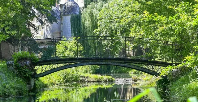 photo  le château de courtanvaux, un écrin de verdure à découvrir samedi durant les 6 heures de vtt.  &copy;  archives le maine libre – yvon loue 