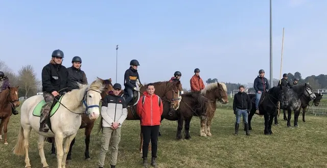 photo  les chevaux et les futurs lanciers s’entraînent sur le terrain des lances, le dimanche matin, depuis plusieurs semaines.  &copy;  le maine libre 