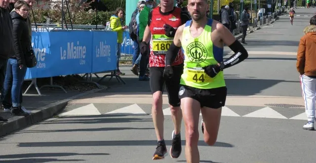 photo  tony fernandes et nicolas debray (jamg) ont dominé les 10 km de souligné-sous-ballon.  &copy;  le maine libre 