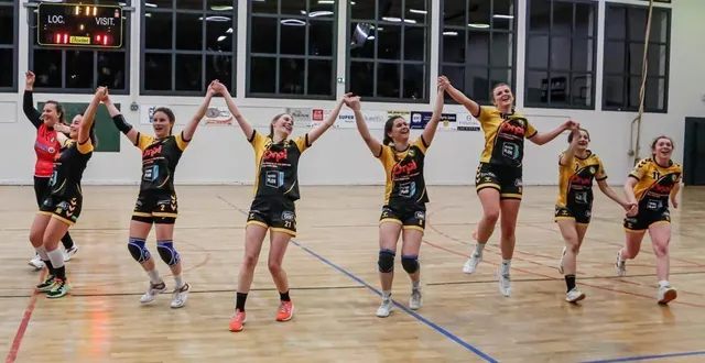 photo  les protégées de karim sefsaf célèbrent avec leur public une saison sans fausse note.  &copy;  le maine libre 