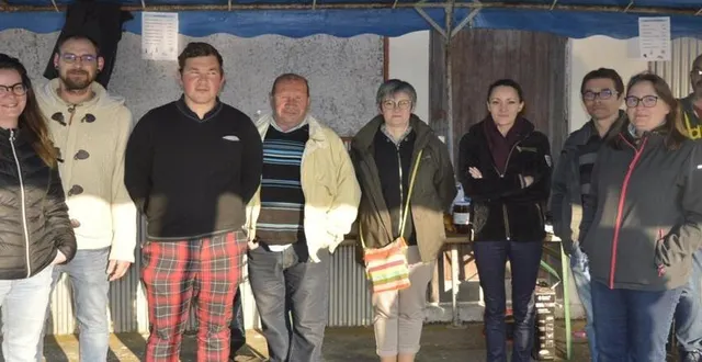 photo  les bénévoles de l’association loisirs de louailles.  &copy;  le maine libre 