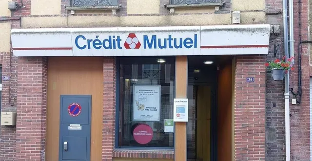 photo  l’ancienne agence du crédit mutuel de moulins-la-marche a été cédée à la commune pour l’euro symbolique.  &copy;  ouest-france 