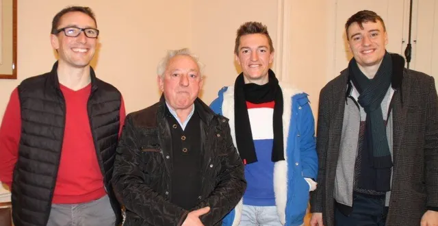photo  de g. à dr : nicolas, yves, julian et valentin dans les salons du château des carmes.  &copy;  le maine libre 