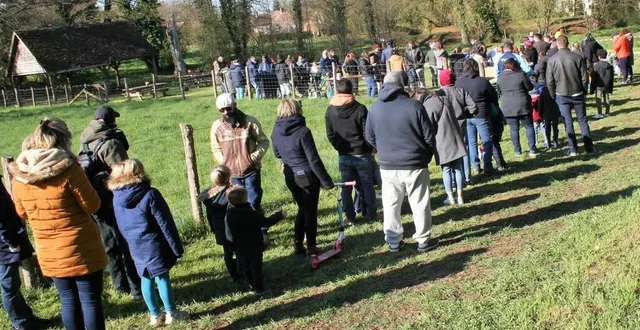 photo  malgré un soleil glacial, les participants sont venus nombreux.  &copy;  le maine libre 