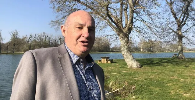 photo  fillé-sur-sarthe, samedi 26 mars 2022. jean-marc vaulée, qui était chargé de communication à la fédération de pêche de la sarthe, en devient le président.  &copy;  le maine libre 