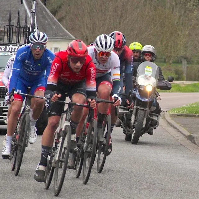 photo beaucoup de rythme et de spectacle dans les rues de mamers.  ©  photo le maine libre