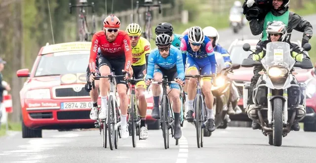 photo  les cyclistes vont entamer la troisième étape du circuit de la sarthe, ce jeudi, qui part et arrive à sablé.  &copy;  ouest-france - dominique breugnot 