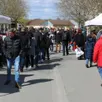 photo  sur la place de l’église saint-martin et le parking de la mairie, 95 exposants avaient installé leurs tables remplies de bibelots, de vêtements et même quelques écrans. 