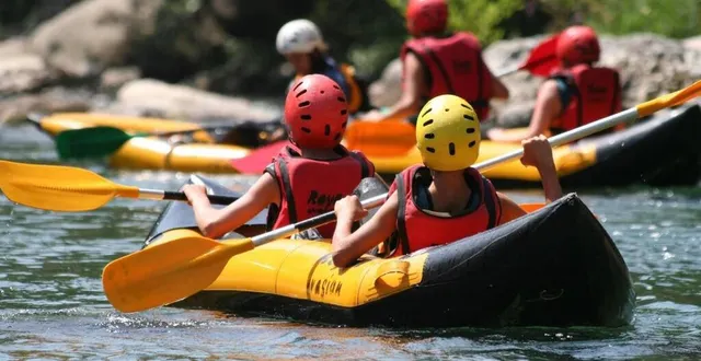 photo  en attendant de pouvoir de nouveau découvrir la sarthe en kayak, les touristes pourront louer des bateaux électriques pour se balader au fil de l’eau.  &copy;  archives/ouest-france 