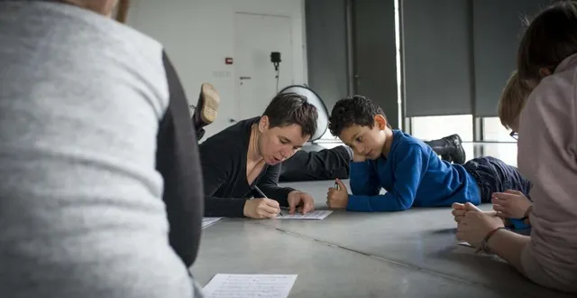 photo  marion plumet travaille avec différents groupes dans le cadre de sa résidence d’artiste.  &copy;  ouest-france 