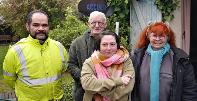 photo  philippe pontiac, philippe manson, amélie leprince, michèle manson, de gauche à droite, préparent activement l’ouverture des jardins, le 15 avril.  &copy;  ouest-france 