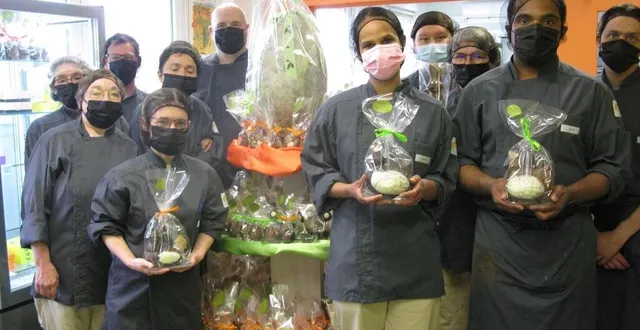 photo  les chocolats de pâques de l’esat du circuit du mans (sarthe) renferment des lots à gagner.  &copy;  ouest-france 