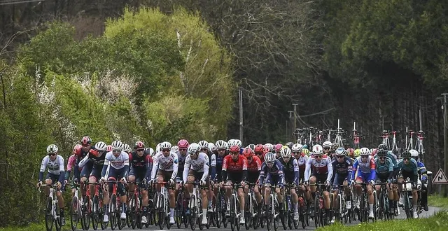 photo  jeudi, six coureurs ont creusé l’écart avec le peloton dès le km 11 lors de la troisième étape du circuit de la sarthe (sablé – sablé).  &copy;  le maine libre – denis lambert 