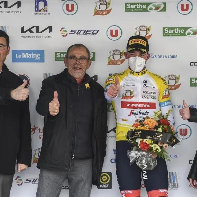 photo à l’issue de la troisième étape, mads pedersen est conforté dans le maillot jaune.  ©  le maine libre – denis lambert