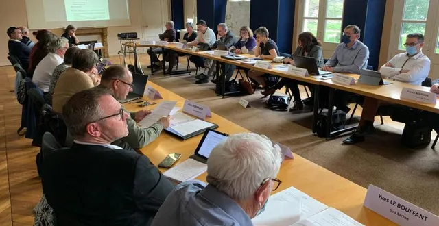 photo  le comité syndical du pays vallée du loir s’est tenu, mardi soir, dans la salle de réunion de la mairie.  &copy;  ouest-france 