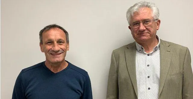 photo  olivier monin a fêté son départ en retraite avec ses collègues et le maire, jean-claude bizeray  &copy;  le maine libre 