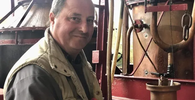 photo  pierre huet est distillateur ambulant dans l’orne.  &copy;  ouest-france 