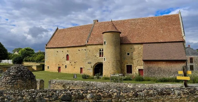 photo  à asnières-sur-vègre, le manoir de la cour, ancienne résidence des chanoines du mans, rouvre ses portes ce week-end.  &copy;  archives le maine libre – yvon loué 