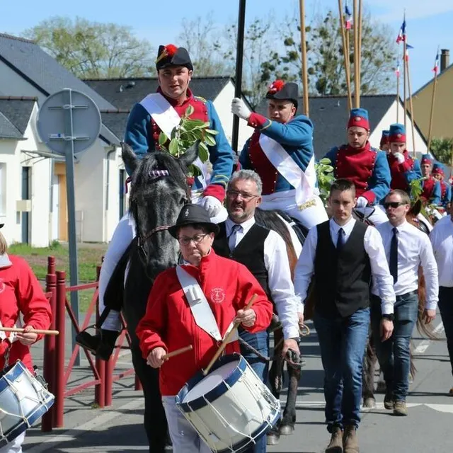 photo à 14 h, les treize lanciers ont défilé de la place de la mairie au parc de l’huisne.  ©  ouest-france