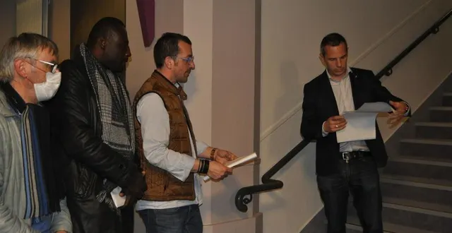 photo  olivier dubois, premier adjoint au maire de sablé, a donné lecture du résultat global pour sablé-sur-sarthe.  &copy;  le maine libre 