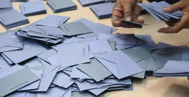 photo  100 % des électeurs de nauvay et blèves se sont déplacés pour voter.  &copy;  denis lambert 