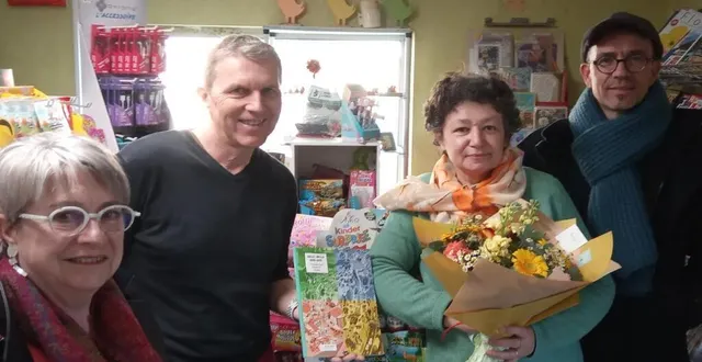 photo  les membres de l’association et sandra cerisier. 