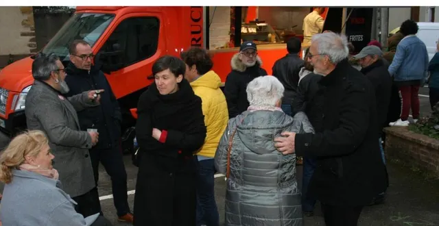photo  une rencontre autour du food truck.  &copy;  le maine libre 