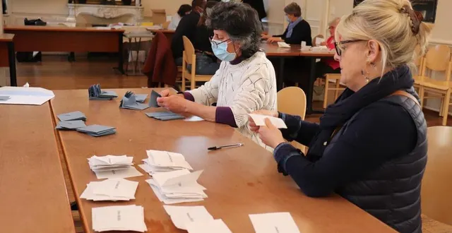 photo  les électeurs étaient invités aux urnes, dimanche 10 avril, pour le premier tour de l’élection présidentielle 2022. ici, au bureau de vote du château des carmes.  &copy;  ouest-france 