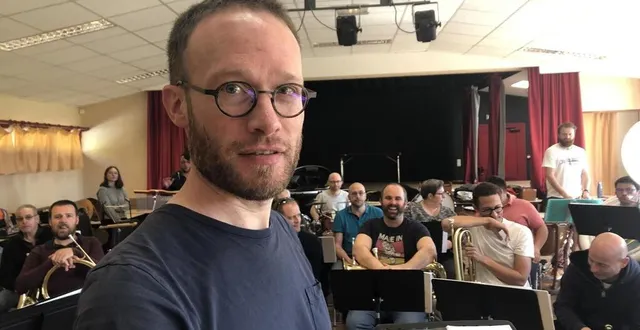 photo  alexis nouet explique comment la bf la chantenaysienne se prépare pour les prochaines rencontres d’ensembles de musique pays de la loire.  &copy;  le maine libre 