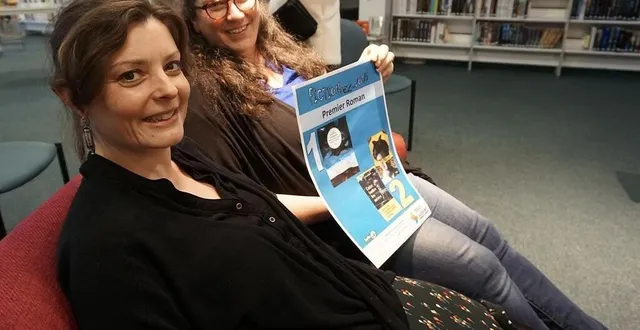photo  les bibliothécaires alexia jorez et marie rolland ont annoncé le gagnant du prix fictionnez-vous, vendredi 8 avril 2022.  &copy;  médiathèque du pays sabolien 