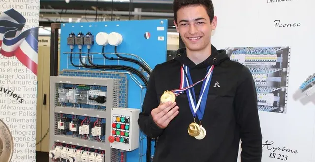 photo  siméon gaudin ici devant le montage électrique qui lui a valu sa médaille d’or.  &copy;  le maine libre 