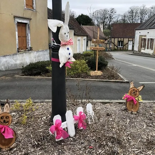 photo des décorations faites main sont installées à différents endroits et visibles jusqu’à début mai.  ©  le maine libre