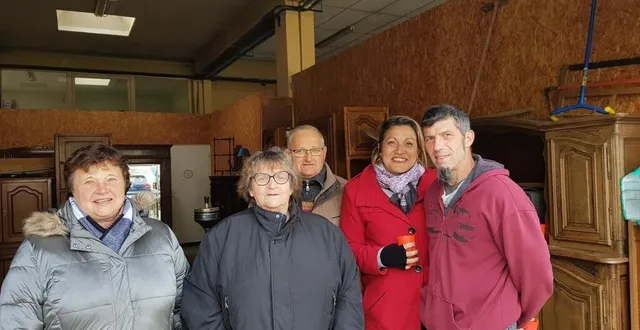 photo  une partie de l’équipe des bénévoles du secours catholique de bonnétable.  &copy;  le maine libre 