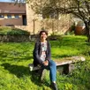 photo  sandra aime se ressourcer dans son jardin. 